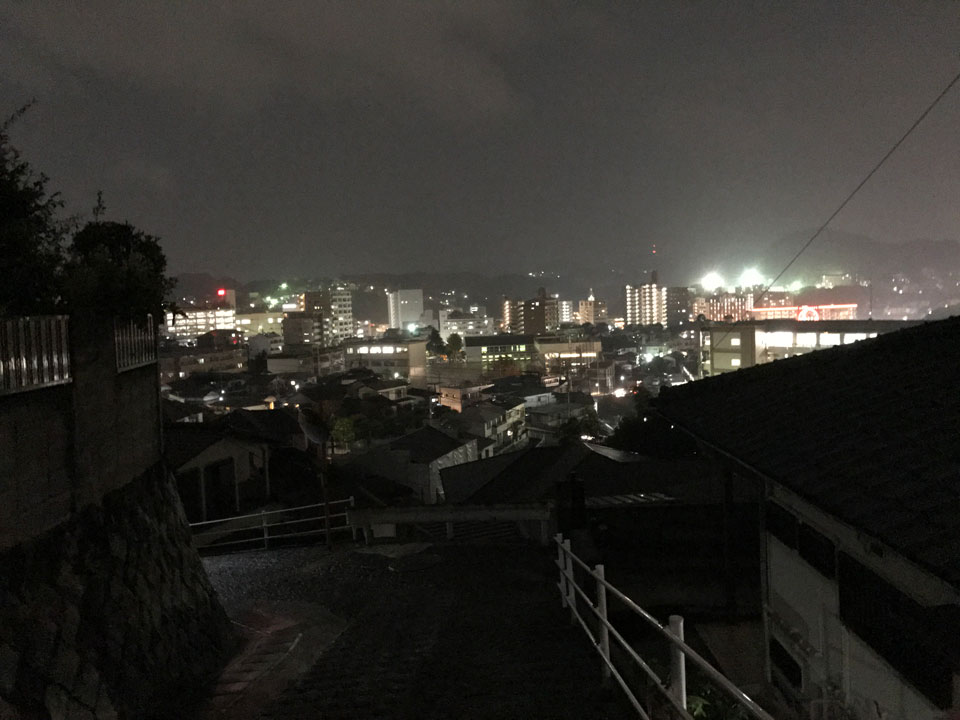 長崎の夜景が一望できる敷地に建つ住宅