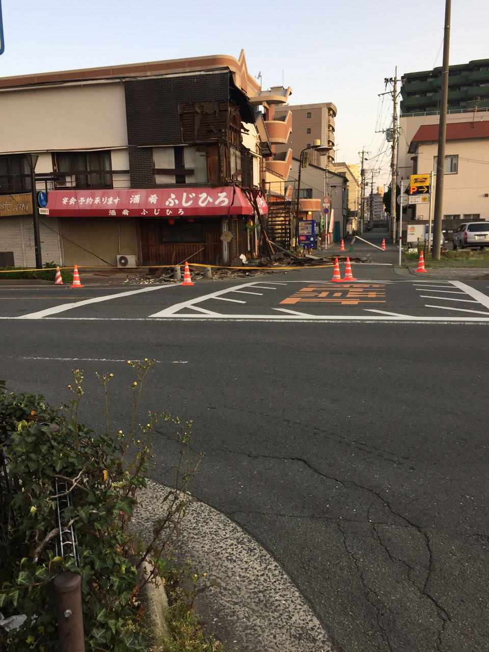 熊本地震で剥がれ落ちた外壁