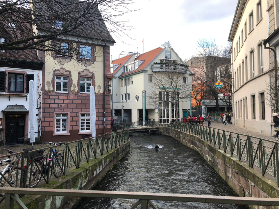 フライブルクの街中を流れる川