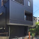 ３階建ての狭小地に建つデザイン住宅-竣工