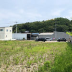 益田に建つビルトインガレージのある平屋ベースのデザイン住宅