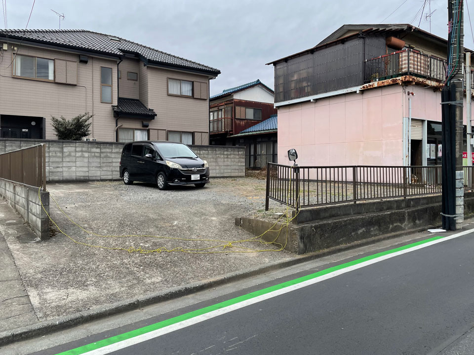 歴史的街並みに建つ家