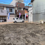 大阪の商店街に建つL型２階リビングの家