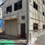 大阪市の密集地に建つビルトインガレージ&プール付の家