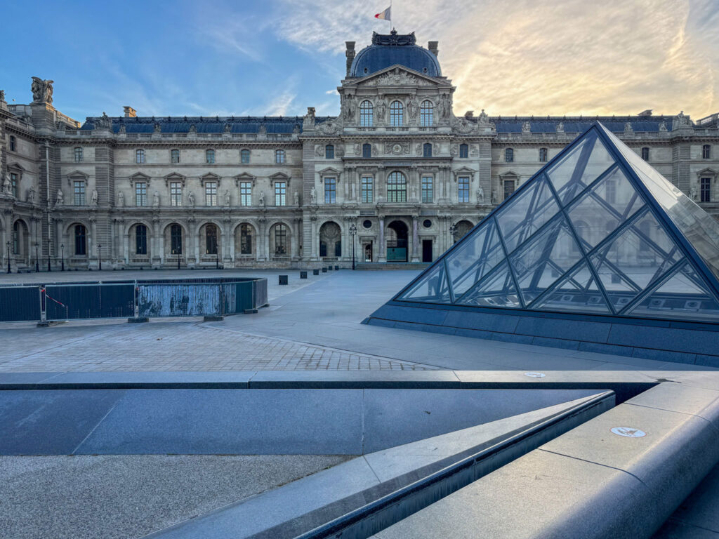 ルーブルピラミッド