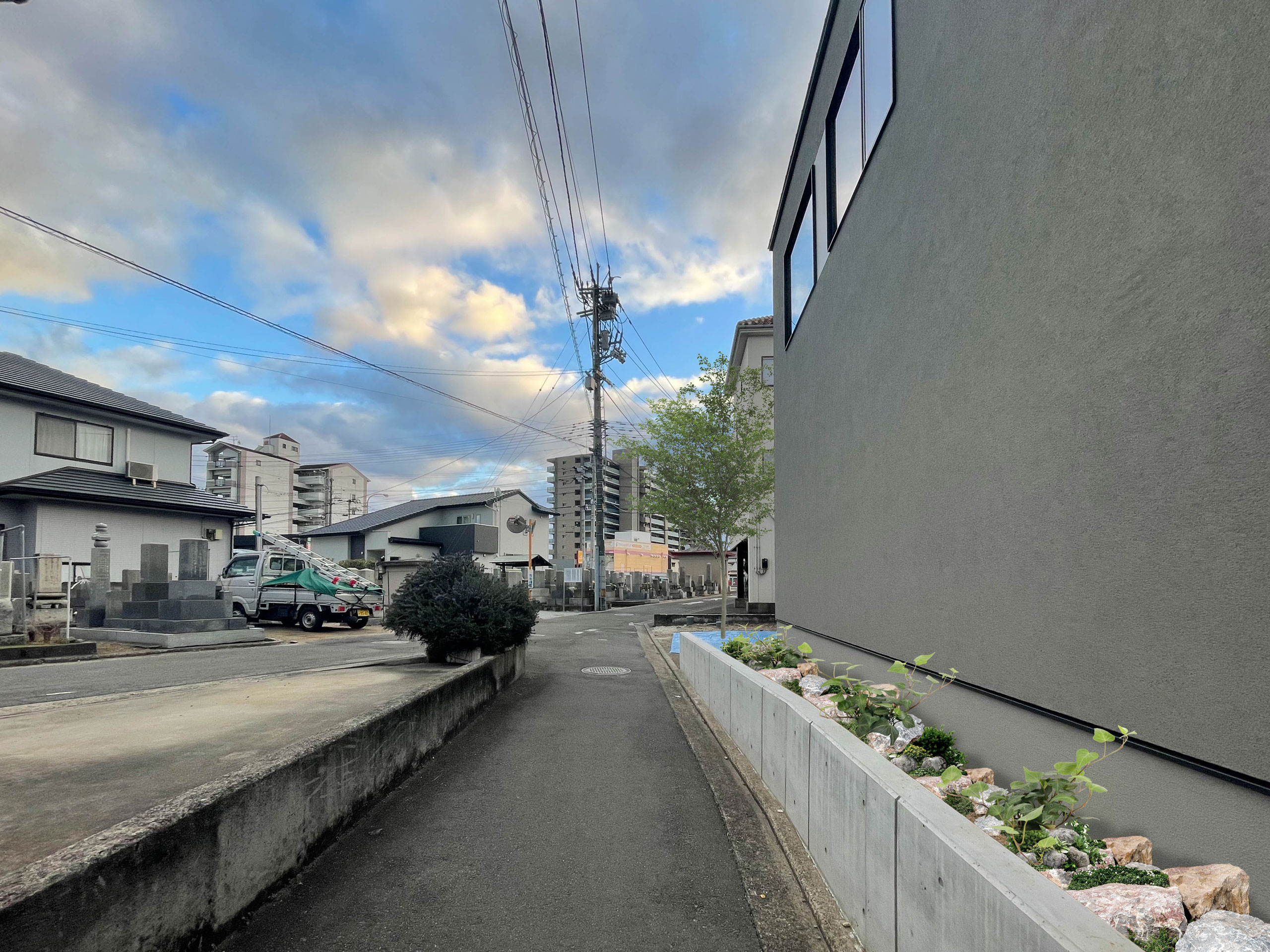 香川県高松市桜町の墓地横の家