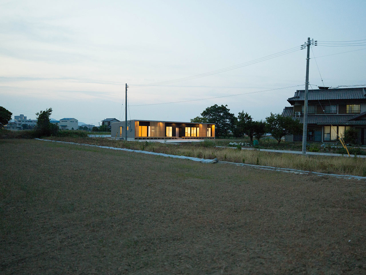 平屋の住宅　ライトアップ