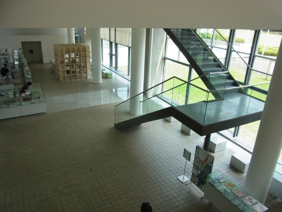 群馬県立近代美術館 階段