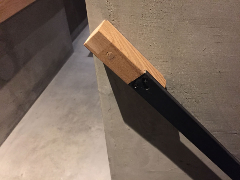 階段手すり 店舗デザイン