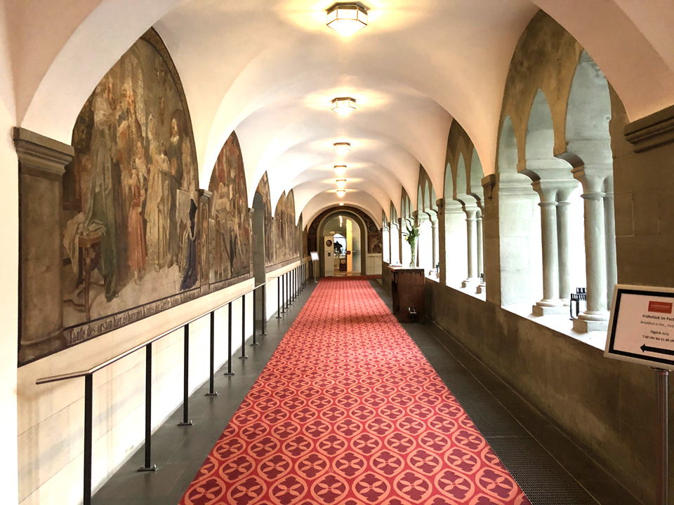 シュタイゲンベルガー・ホテルの回廊