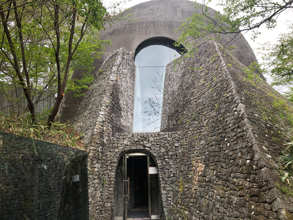 石の教会の外部空間
